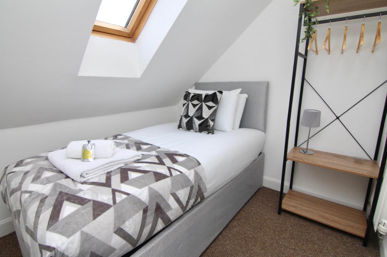 Canalview House - Fully Furnished Coventry City Centre Home * Ковентри