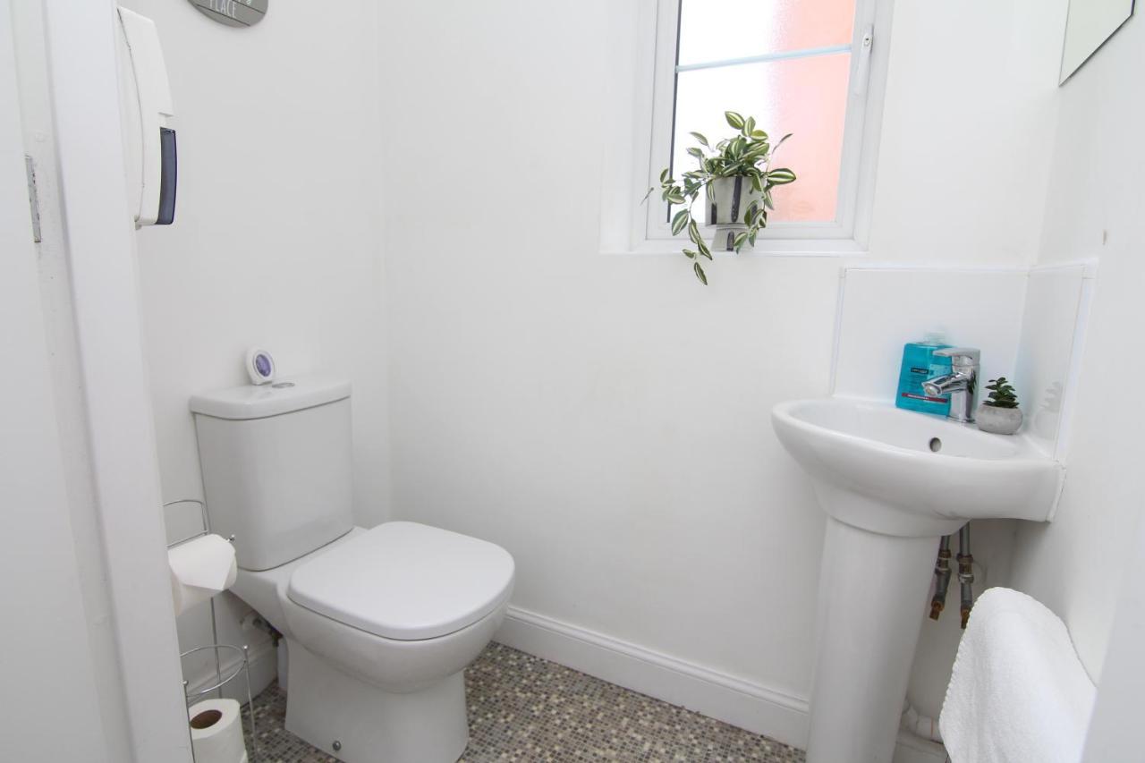 Canalview House - Fully Furnished Coventry City Centre Home * Ковентри